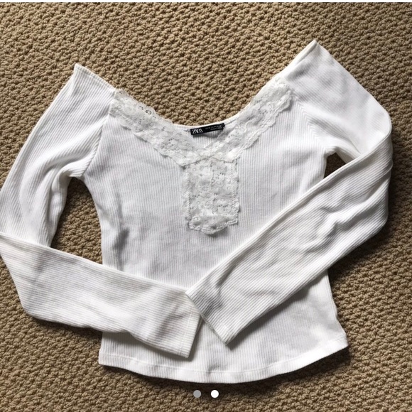 Zara lace long sleeve - Picture 2 of 2
